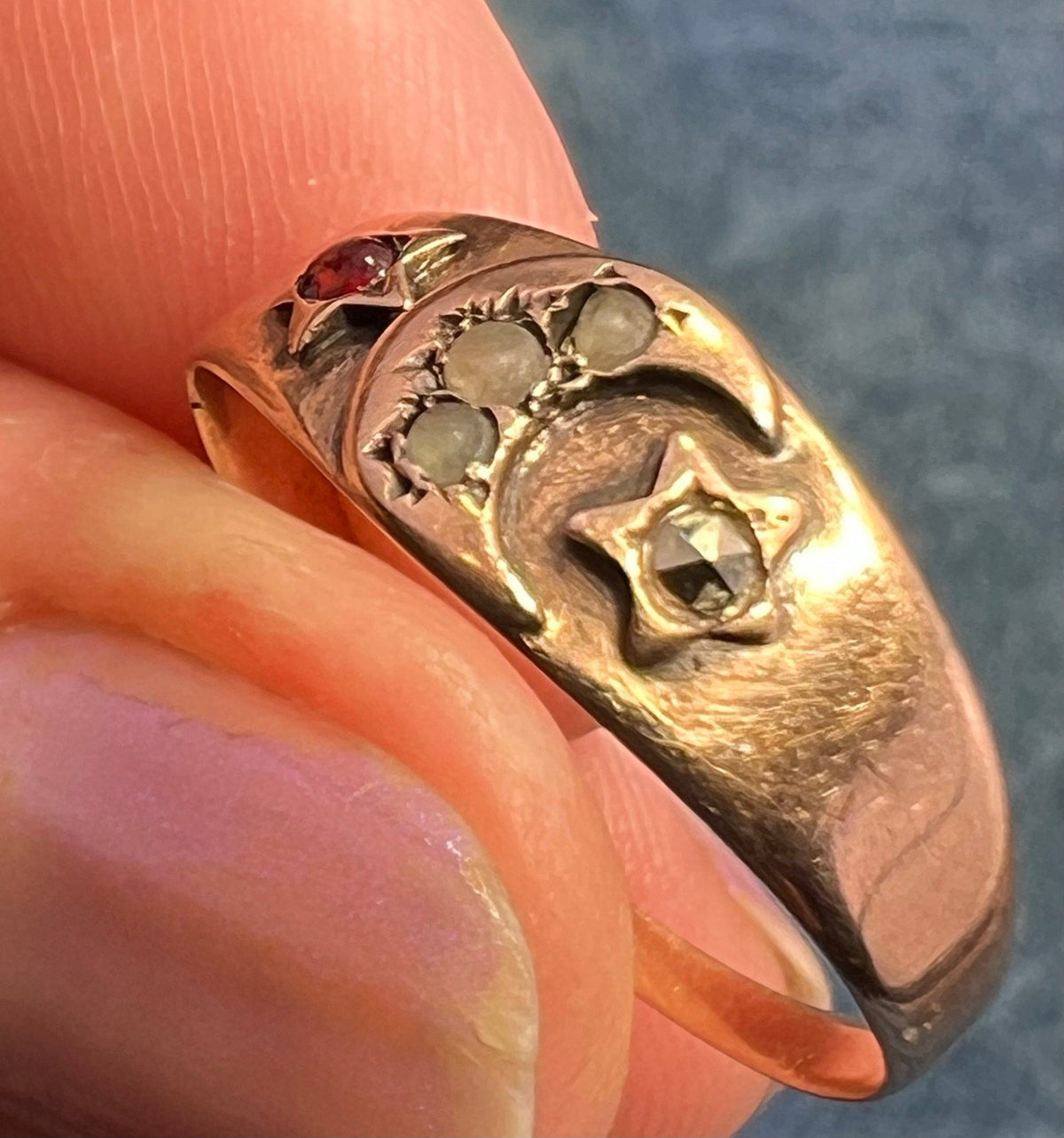 10k Gold Celestial Crescent Moon + Stars Ring Band w Gypsy-Set Gems. Victorian