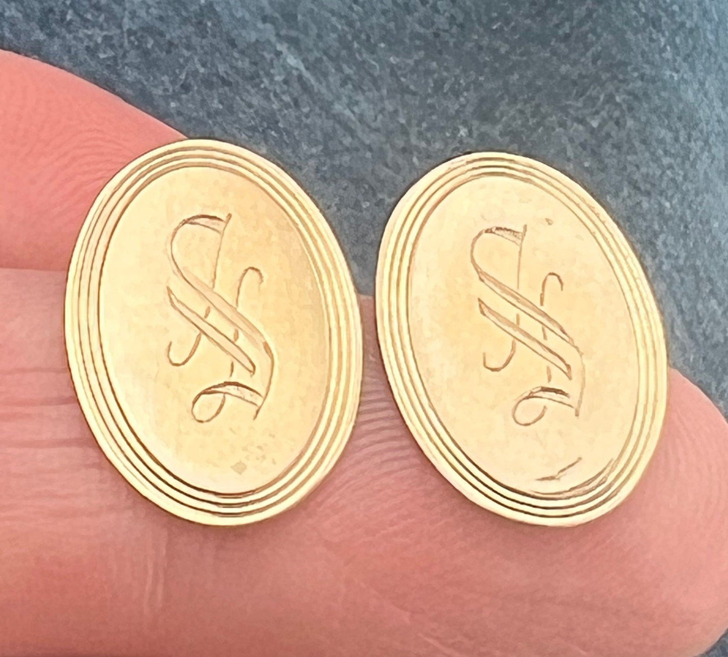 10k Yellow Gold Oval Disk Initial Monogram "S" Calligraphy Earrings