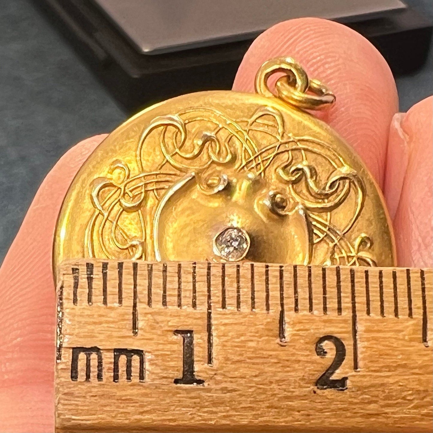 10k Yellow Gold Repousse Locket Pendant w Diamond. Art Nouveau Era