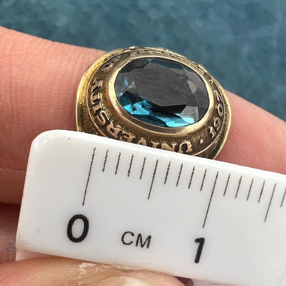 10k Yellow Gold University of Hawaii Blue Stone Class Signet Ring