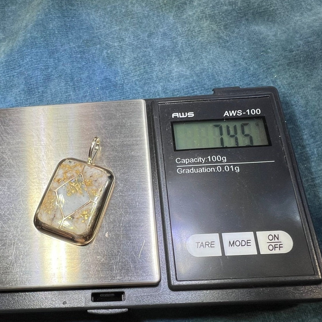 14k Gold Antique ALASKAN GOLD in QUARTZ Pendant. 1.4"+ 7.4g L