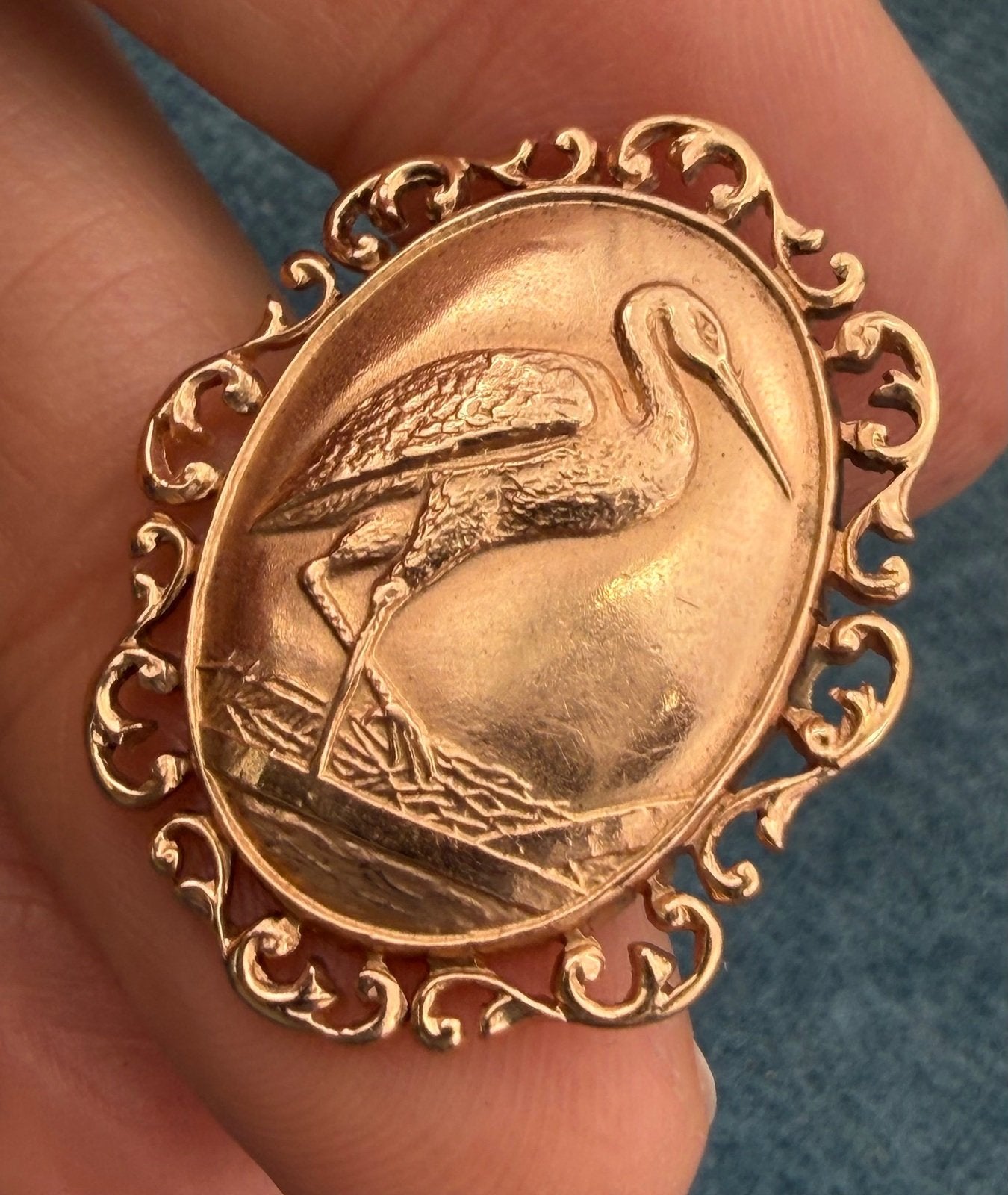14k Gold Antique Repousse HERON Ocean Beach Sea Bird Pendant. 1" + 5.7g