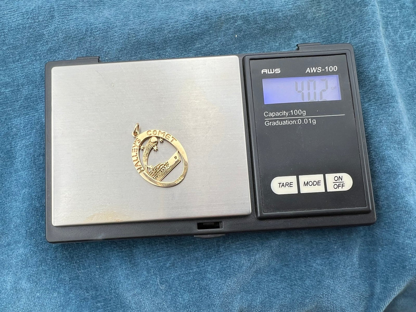 14k Gold Halley's COMET Pendant. Shooting Star. 1"