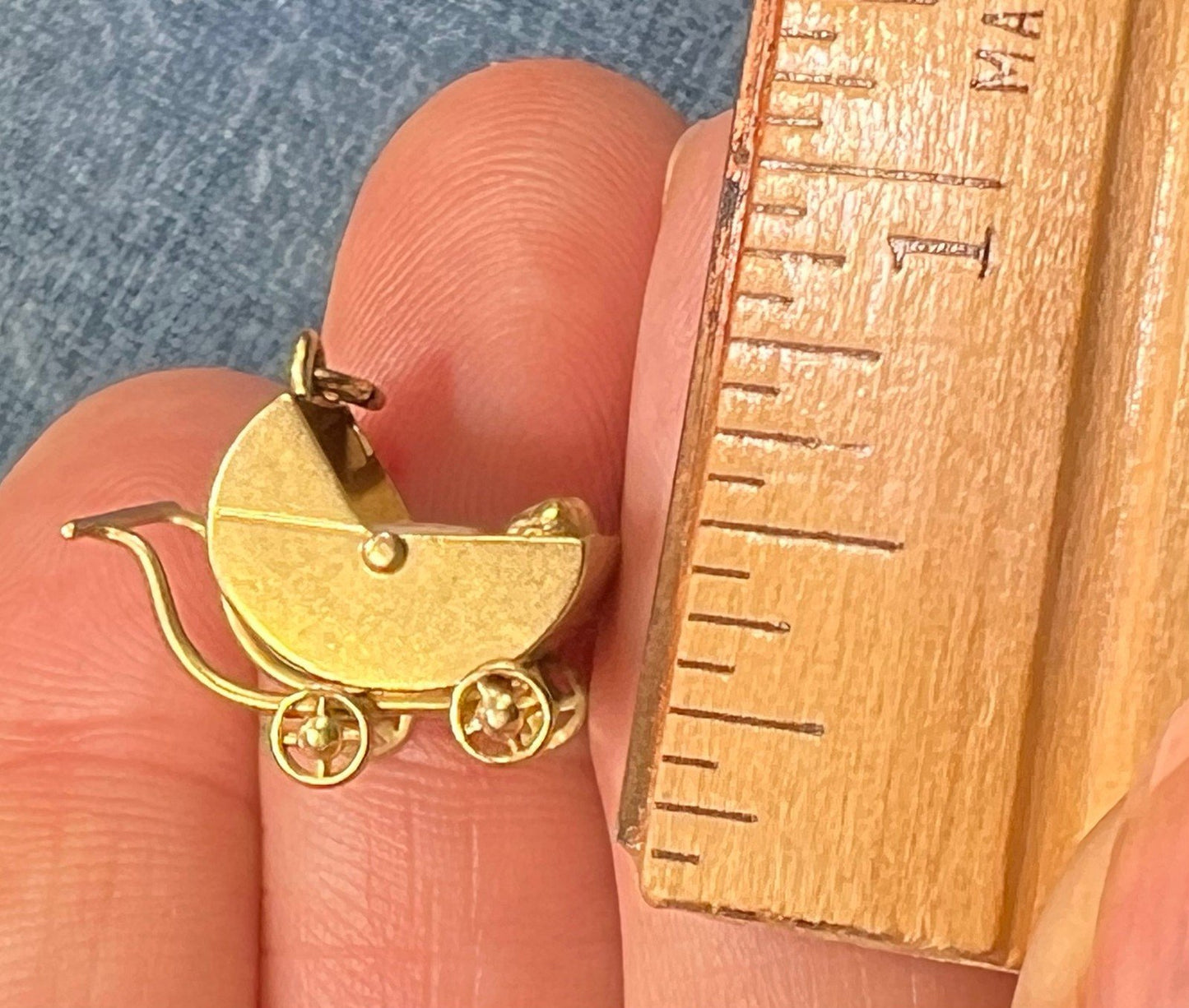 14k Yellow Gold Baby Buggy Pram Carriage w Quintuplets. Rare Pendant Charm