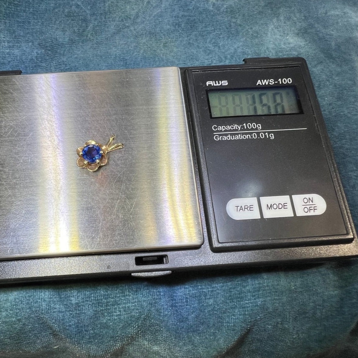 14k Yellow Gold Ceylon Blue Sapphire Pendant. Antique Buttercup Setting