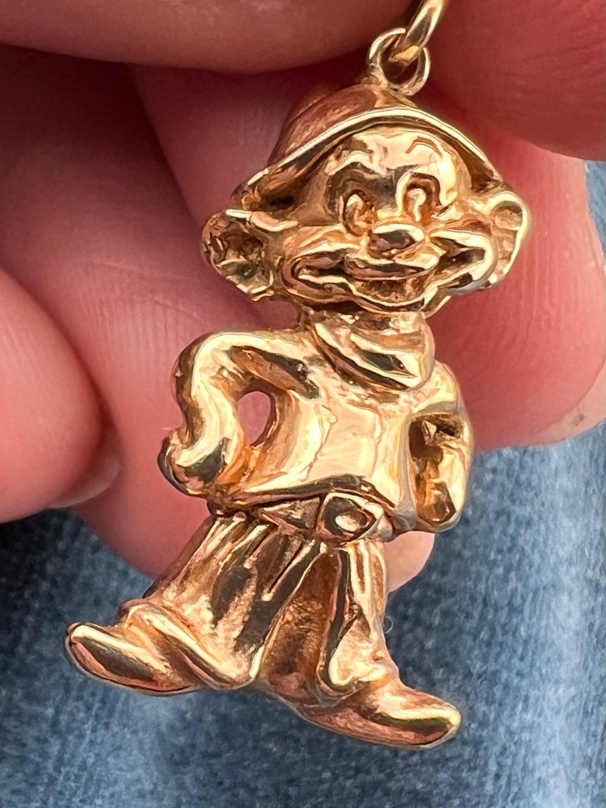 14k Yellow Gold DOPEY Pendant. Snow White + 7 Dwarves