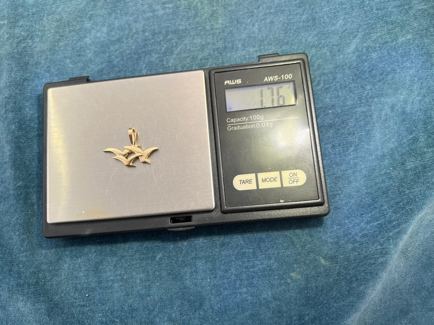 14k Yellow Gold Family of 3 Seagulls Pendant. Family