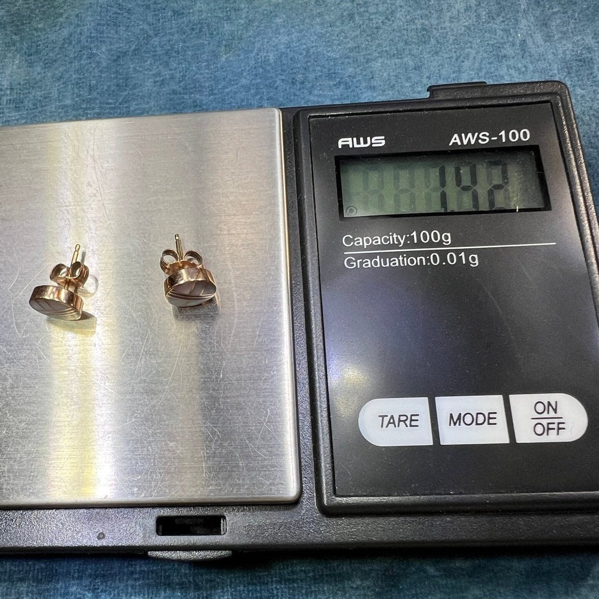 14k Yellow Rose Gold Earrings w Inlaid Mother of Pearl. Tiny Circle Studs