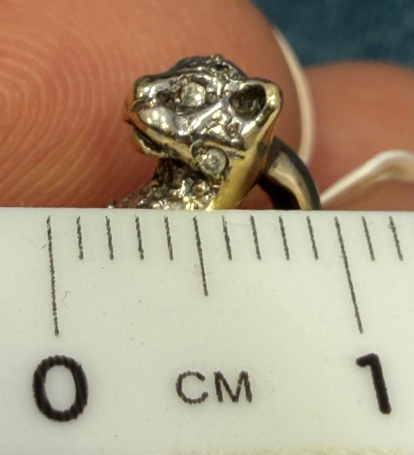 18k Gold Panther Pendant w Diamonds and Pearl. 1.25" + 6.8g