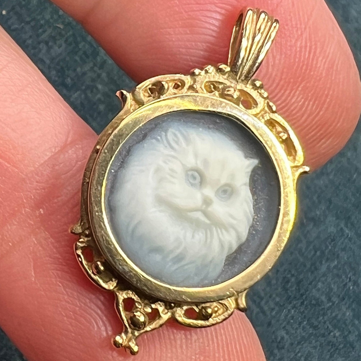 10k Yellow Gold Carved Persian Himalayan Cat Cameo Pendant