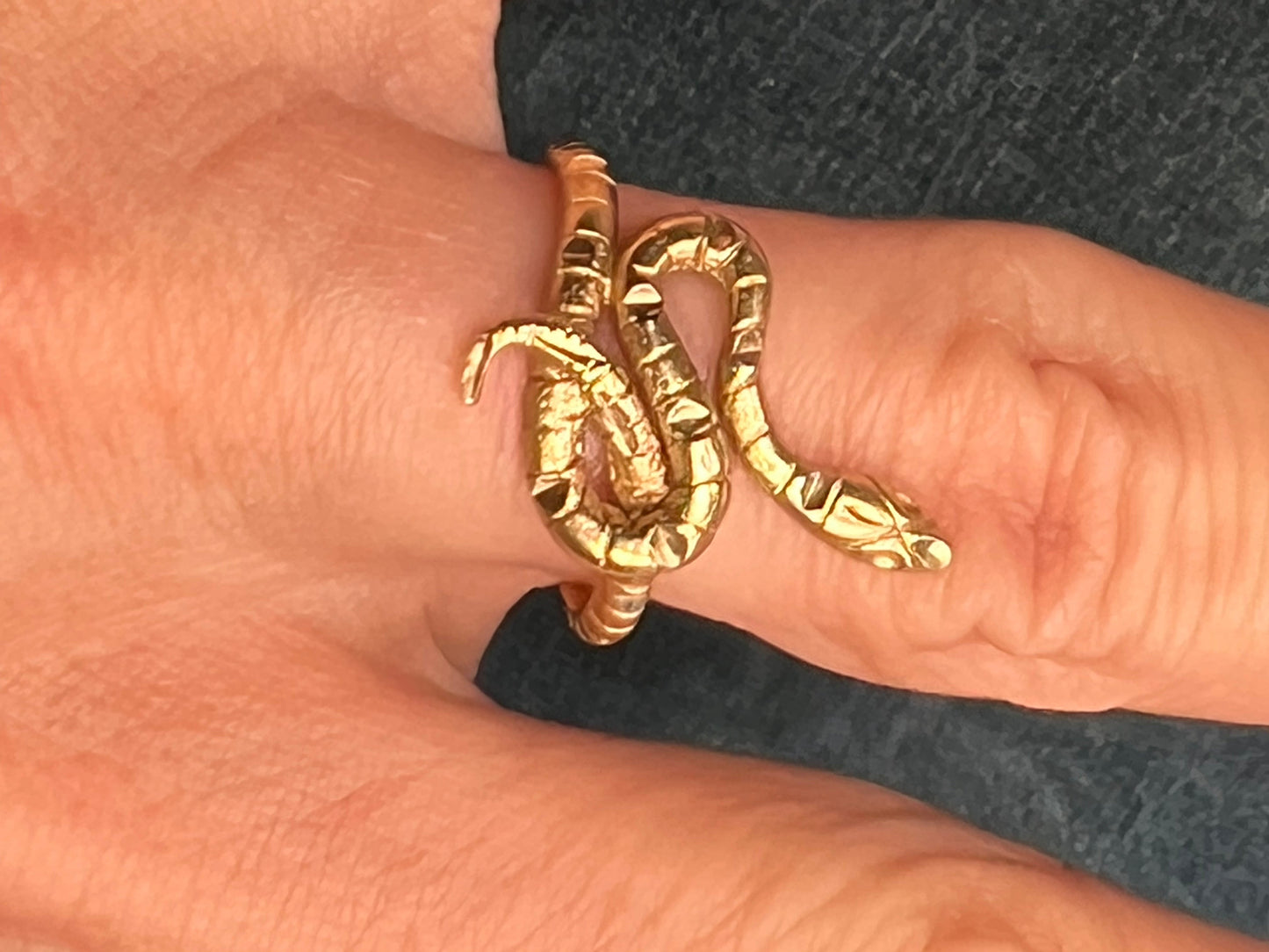 10k Yellow Gold Coiled Striking SNAKE Ring. Antique