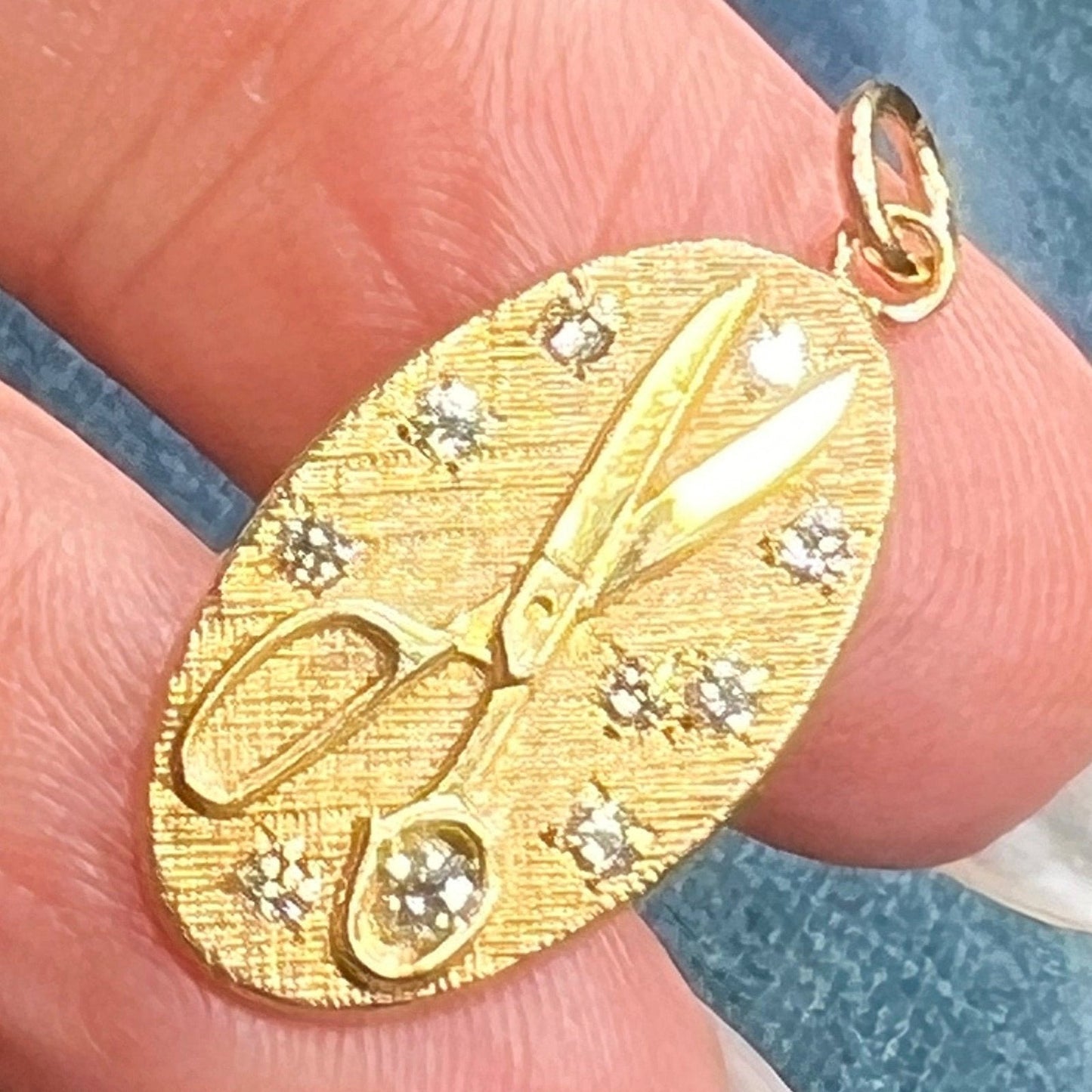 10k Gold Scissors Pendant w Gypsy-Set Diamonds