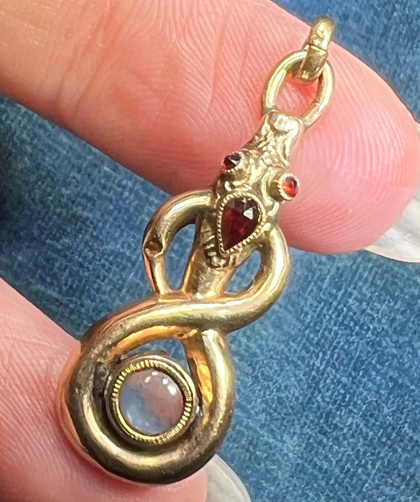 10k Gold Victorian Figure 8 Snake Window LOCKET Pendant. Memento Mori