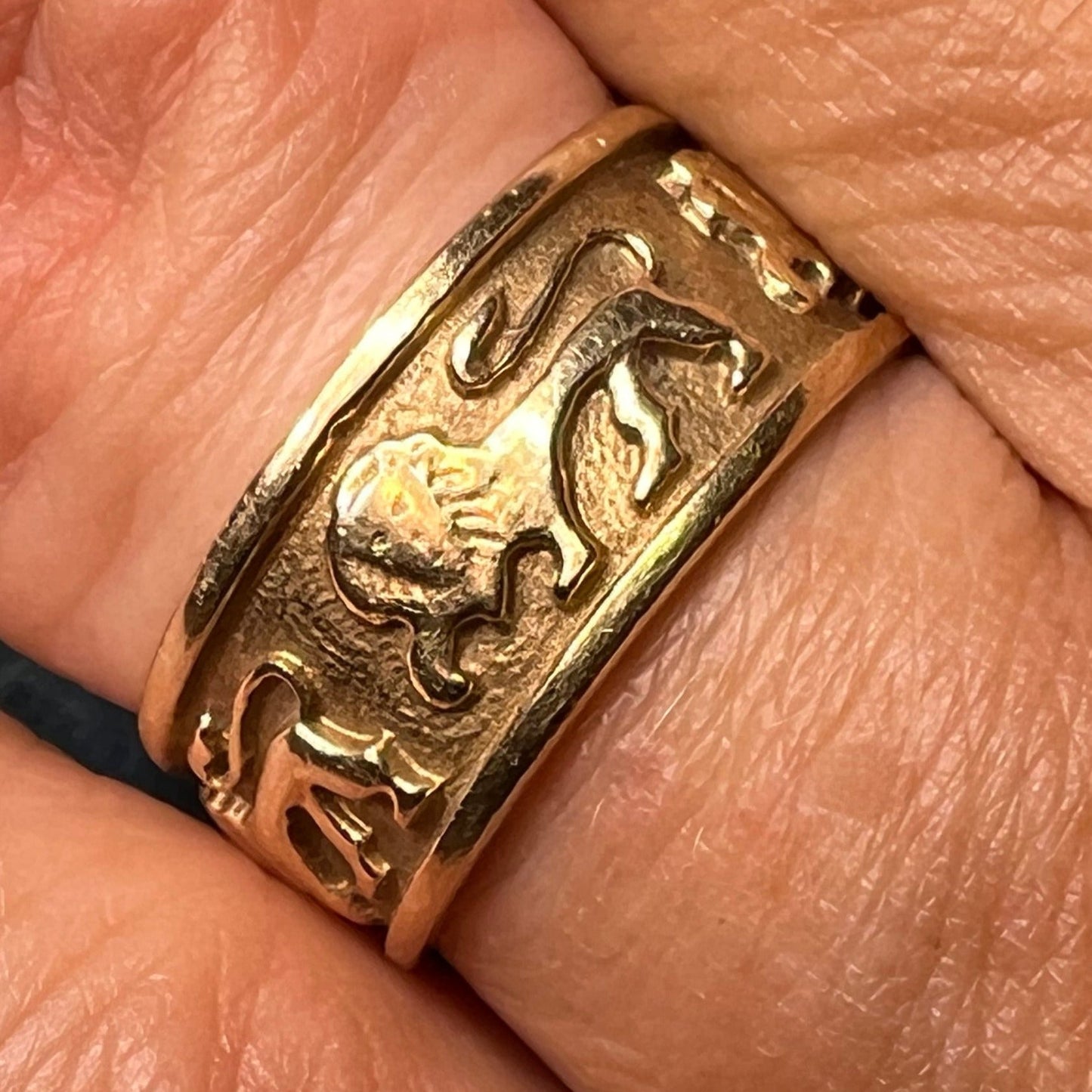 10k Yellow Gold Antique 3 Lions 8mm wide Cigar Band Ring