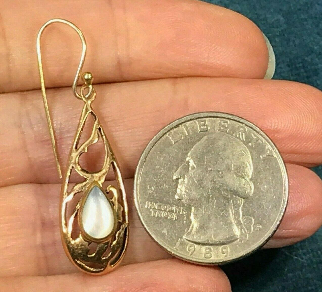 10k Yellow Gold Filigree MOP Pearl Earrings. 1.5" Drop