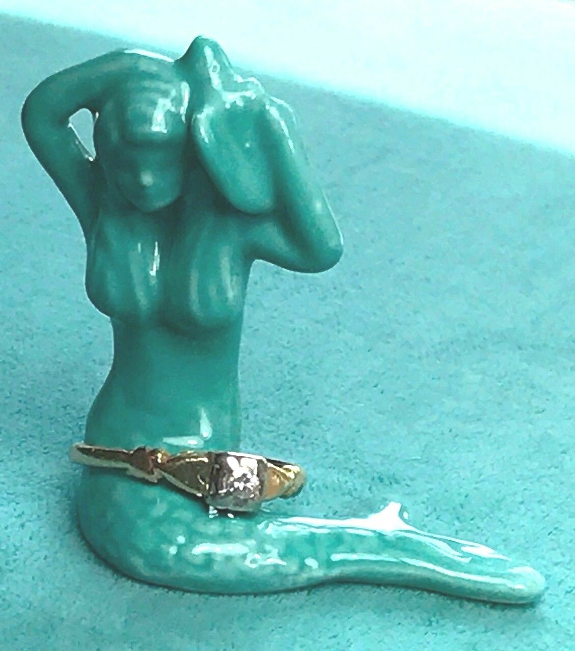 14K White & Yellow Gold Diamond Ring. Art Deco. Classic and Elegant