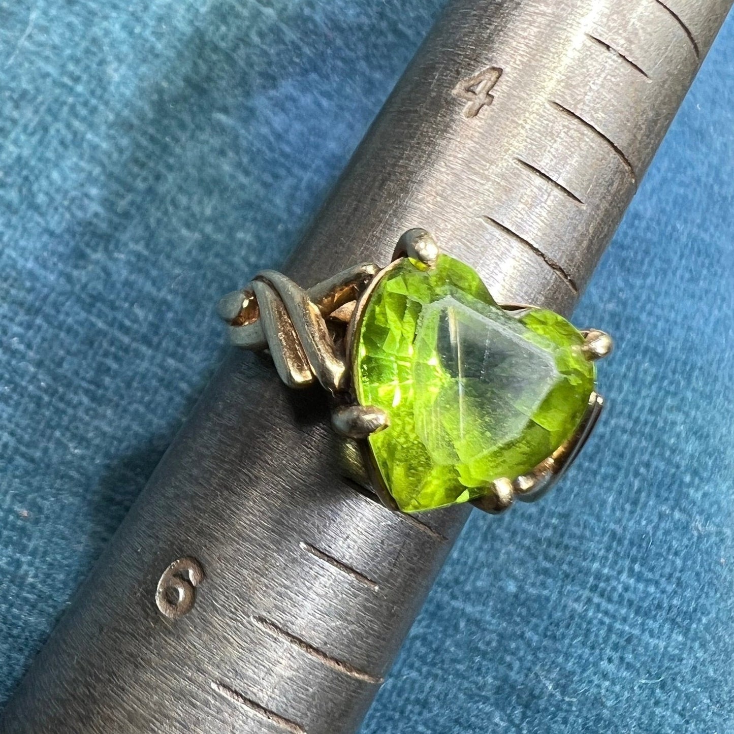 14k Gold 5.7 Ct PERIDOT Heart Ring. Famous US Designer