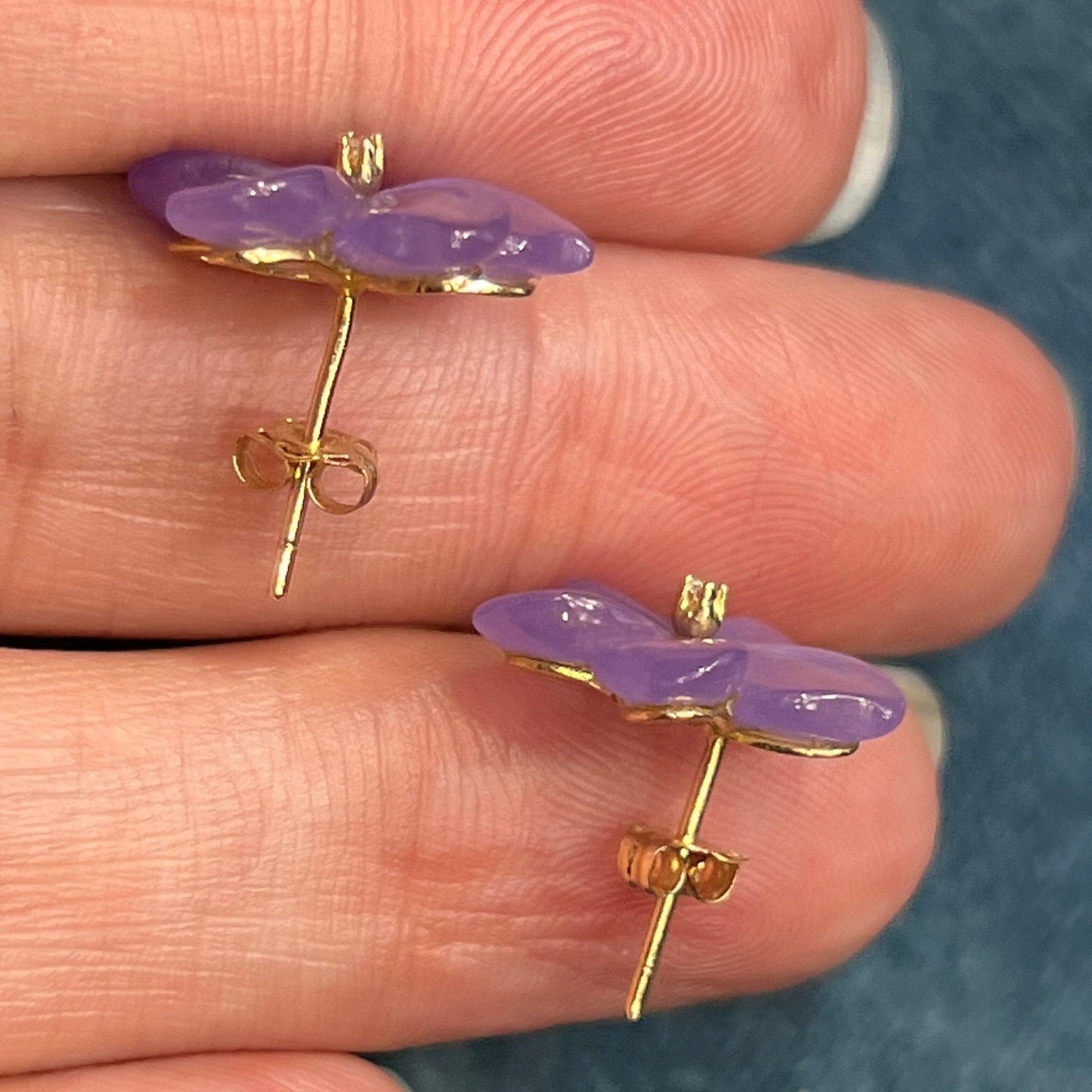 14k Gold Carved Lavender Jade & Diamond Flower Earrings. 2/3"