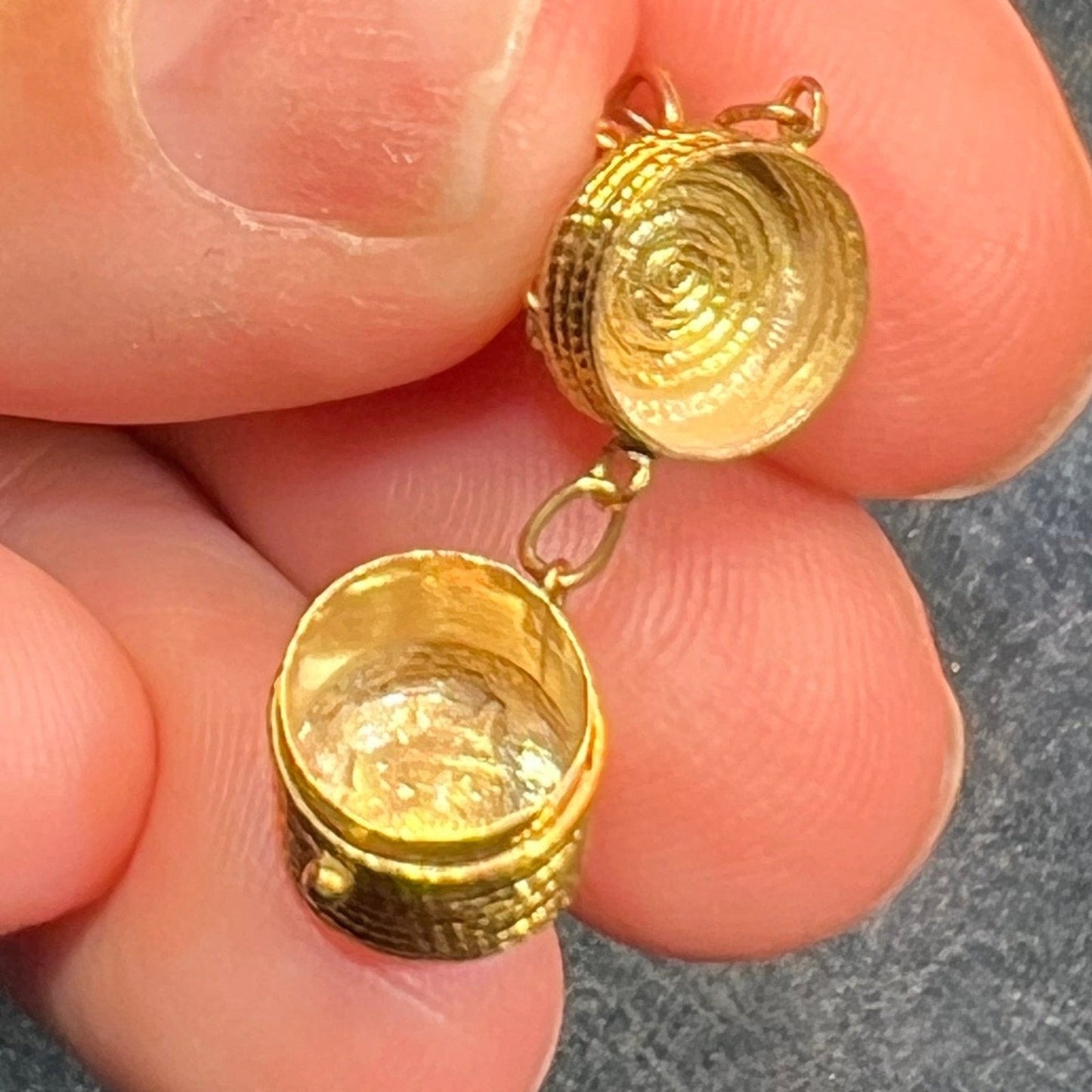14k Gold Woven Basket Pendant w Lid. Mementos! *Video*