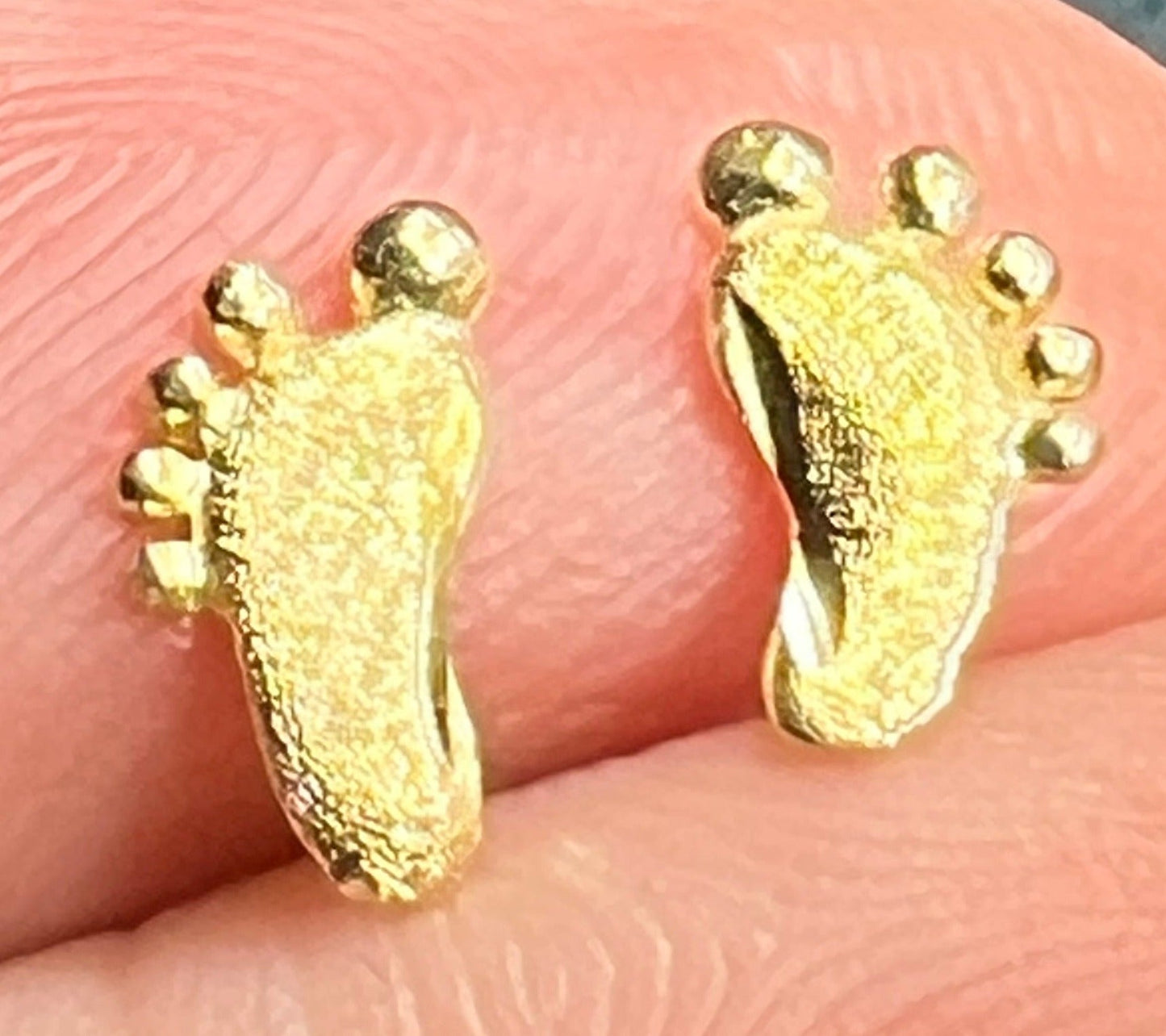 14k Yellow Gold 70's BAREFOOT Beach Sandy Toes Earrings. Tiny!