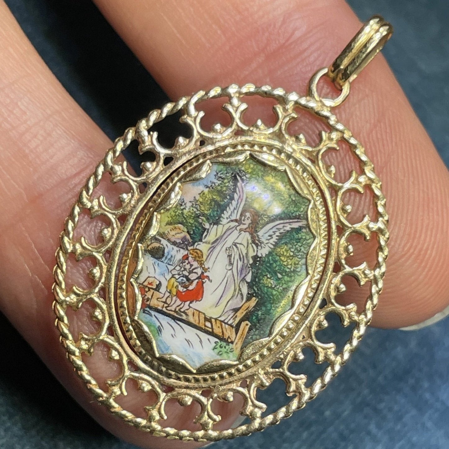 14k Yellow Gold ANGEL de la GUARDA Guardian Angel Pendant. Filigree