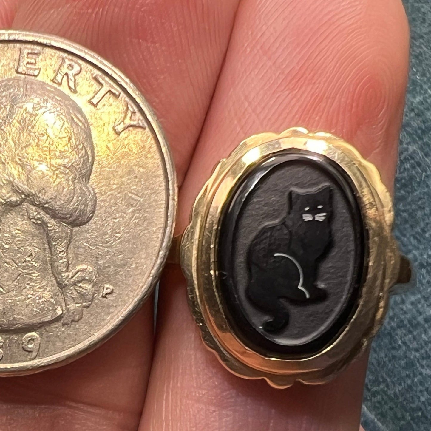 14k Yellow Gold Carved Onyx Cameo Black Cat Ring. Mourning