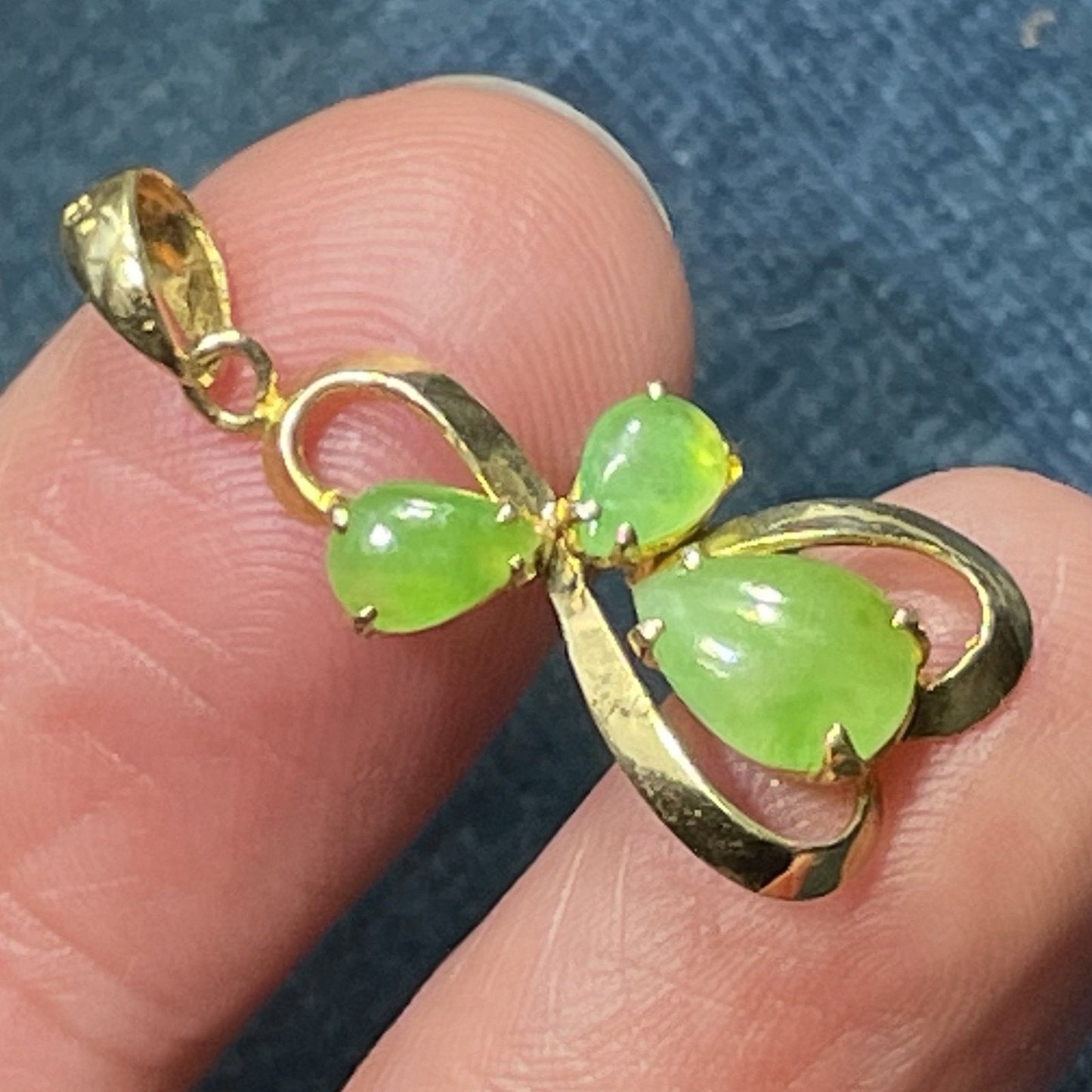 14k Yellow Gold Pendant w Green Jade Teardrops. 1"