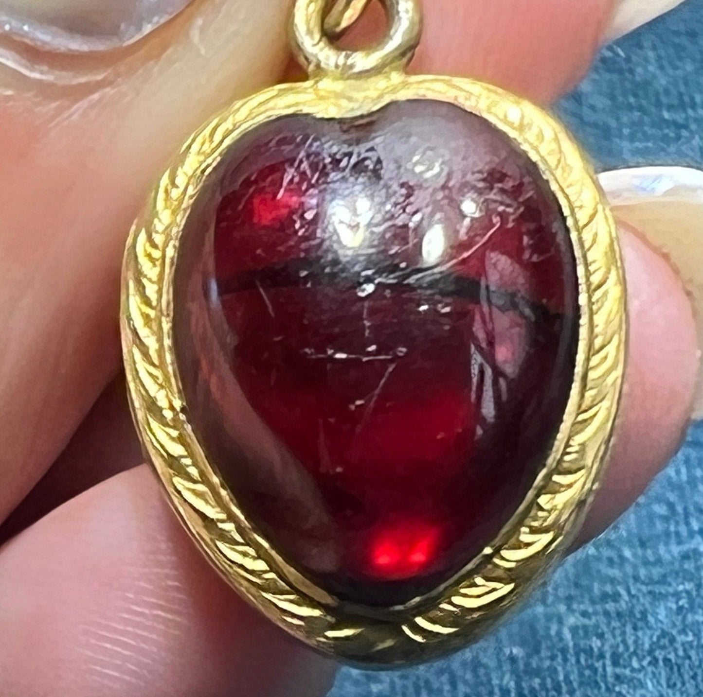 14k Gold Cabochon 10 Ct Garnet Heart Mourning Pendant. Large 1" 6g