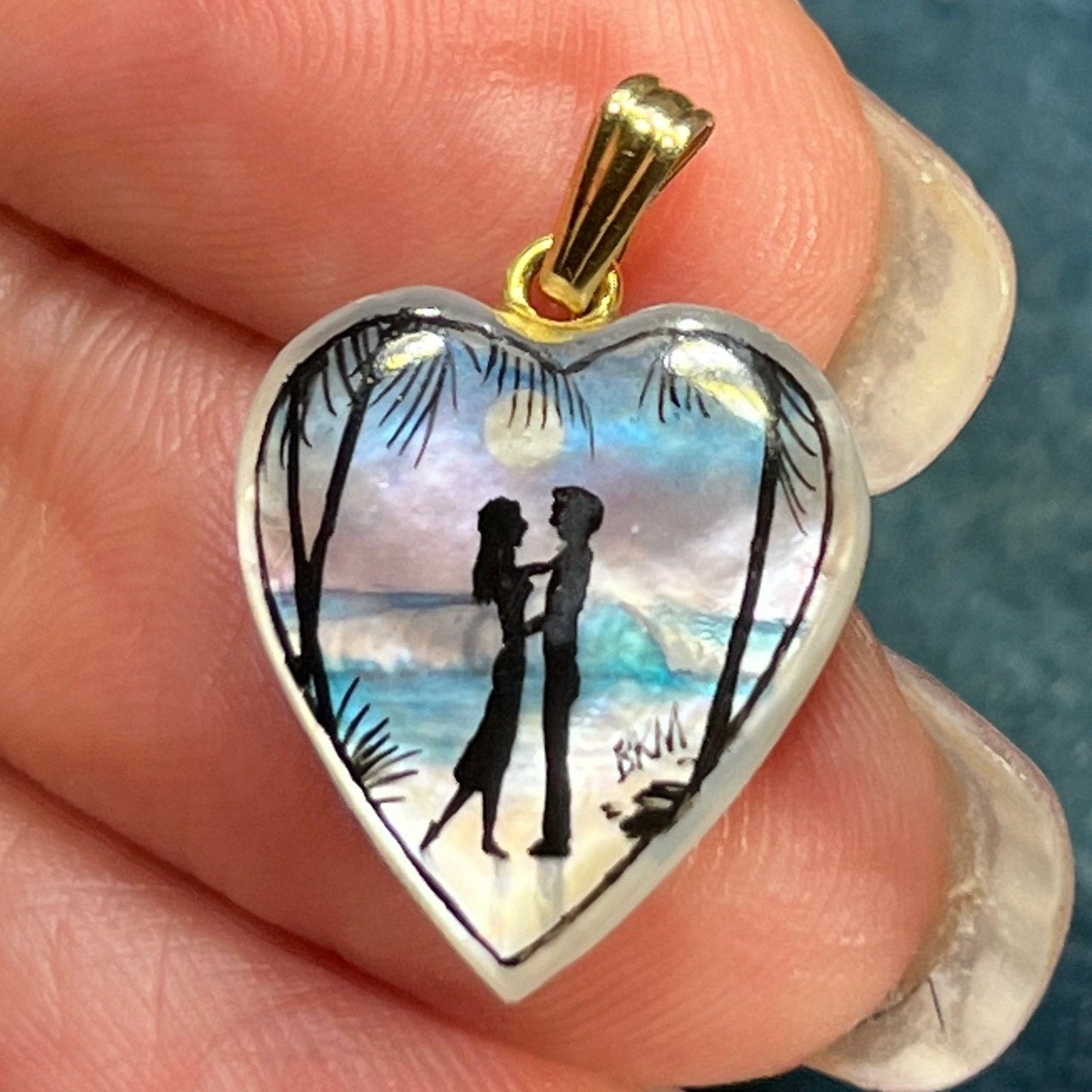 14k Gold Mother-of-Pearl Honeymoon Lovers Beach Heart Pendant