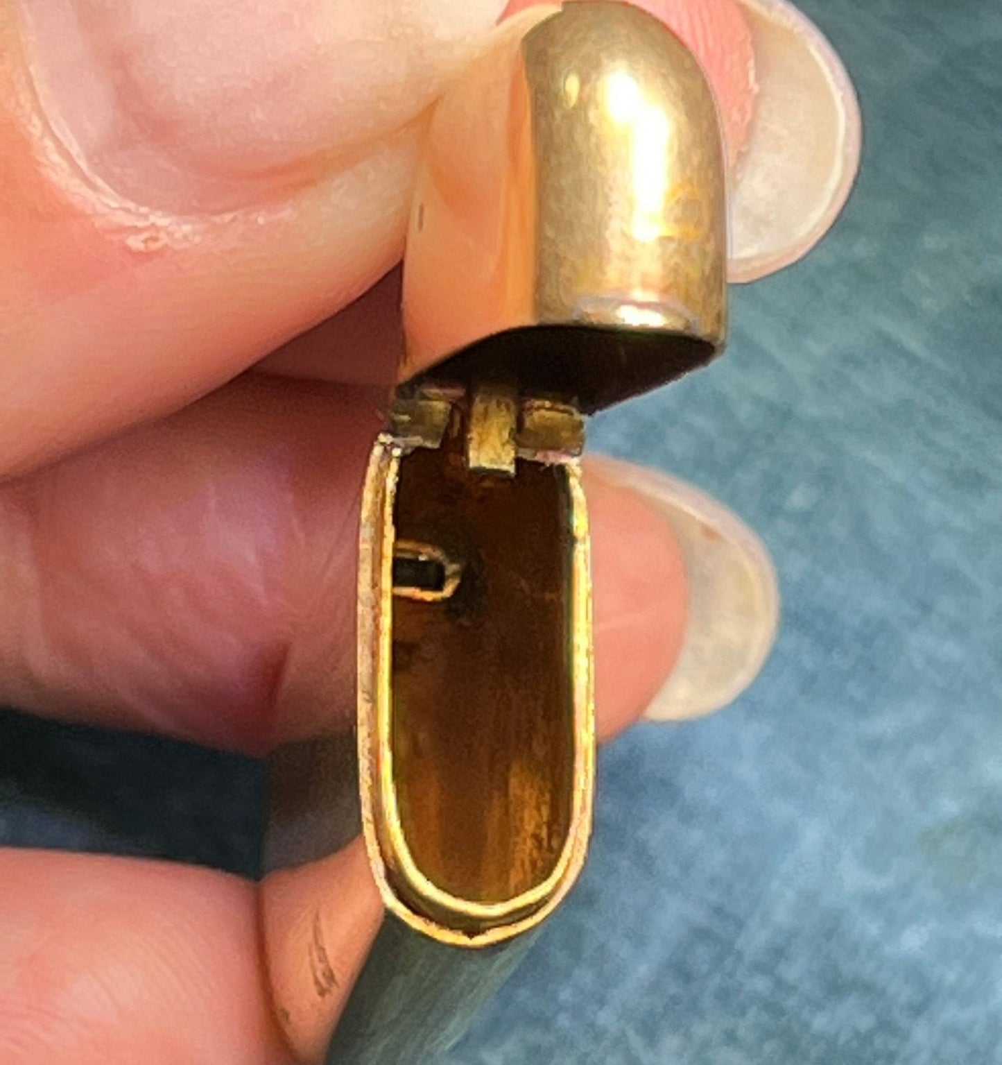 14k Yellow Gold 1.5" 9g Pill Box Pendant. Mementos! *VIDEO*