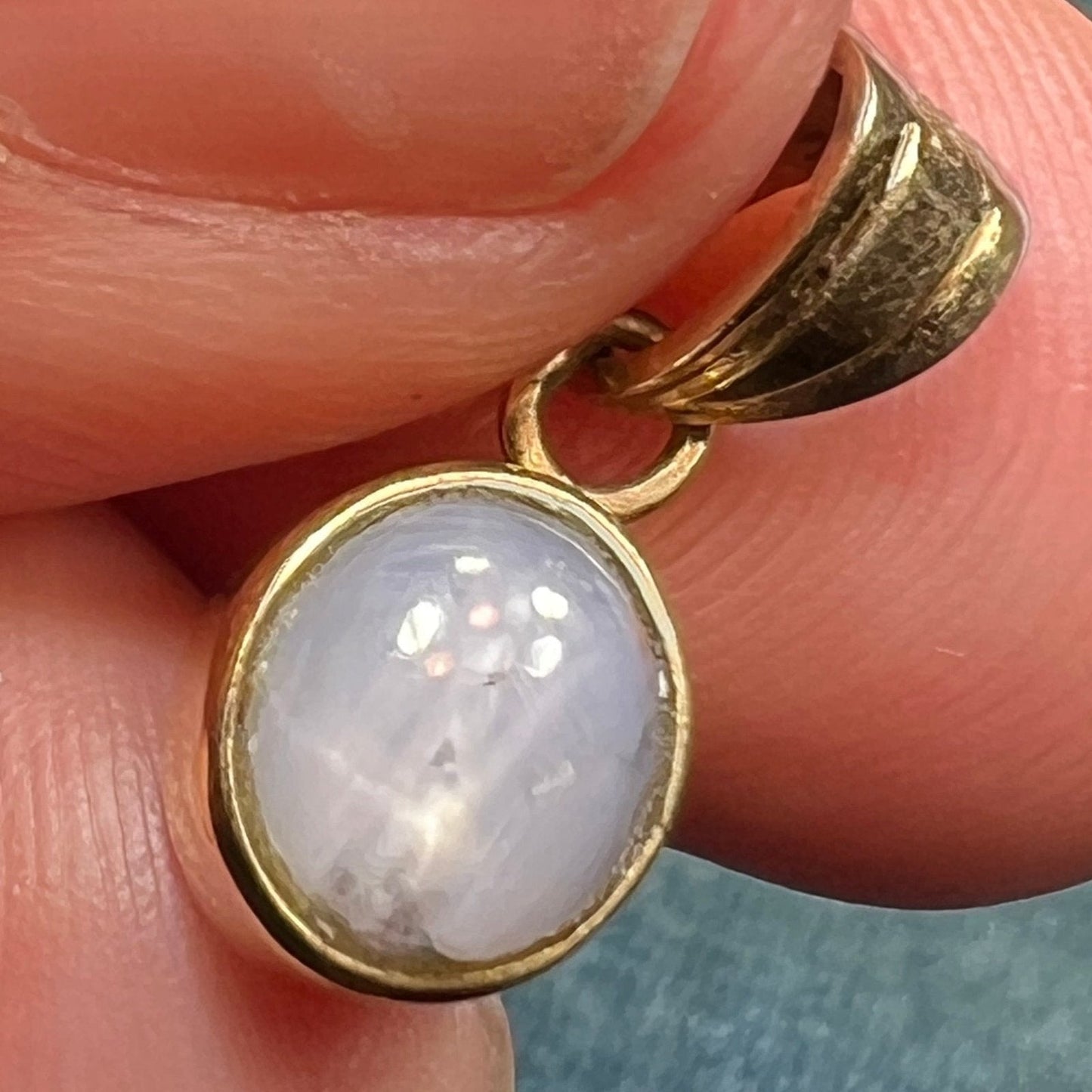 14k Yellow Gold 4 Ct Lavender-Gray Star Sapphire Pendant. Bezel-Set *Video*