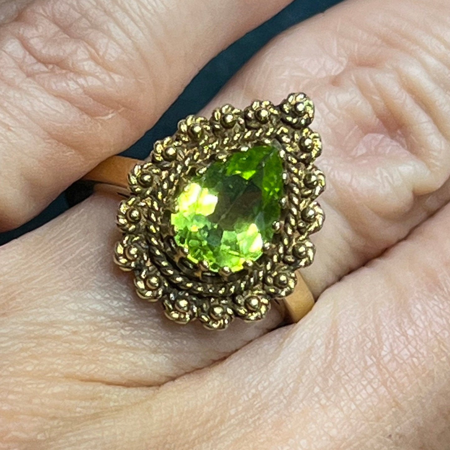 14k Yellow Gold 4 Ct Peridot Pear Teardrop Ring. Rosettes