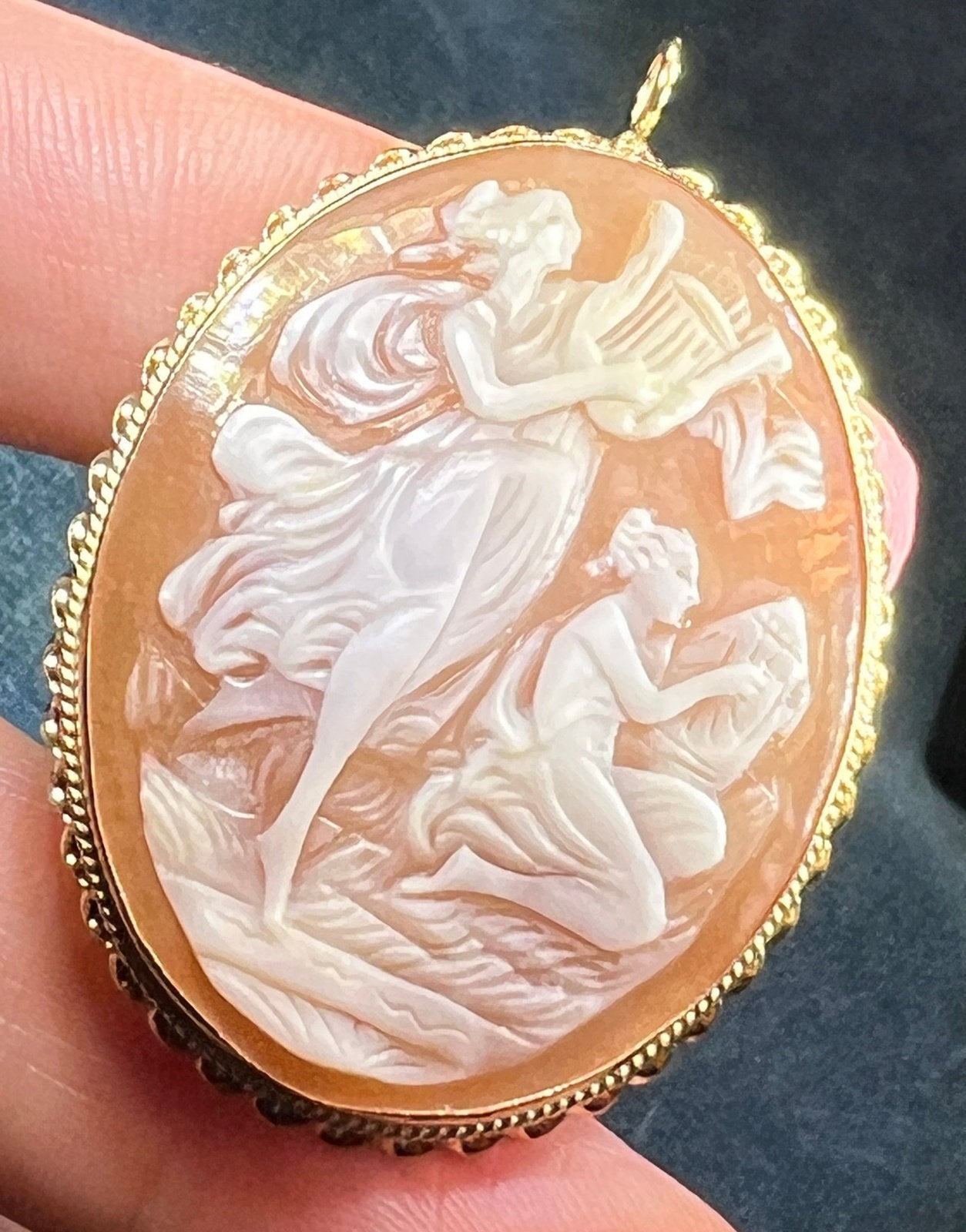 14k Yellow Gold Cameo Pendant Sister Musicians Playing Harp Duet. 2" + 8g