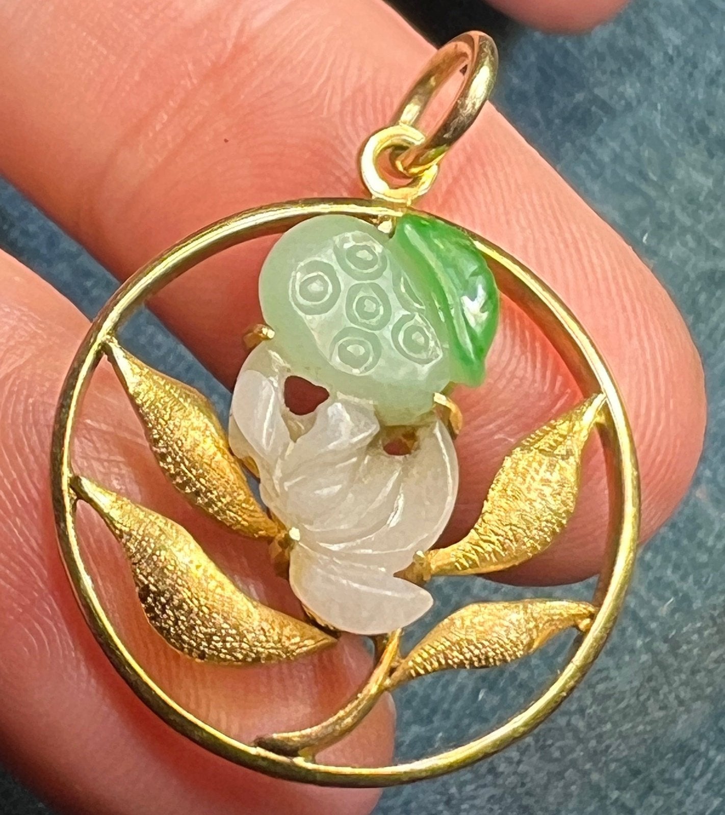 14k Yellow Gold Carved Jade Polka Dot Flower Circle Pendant