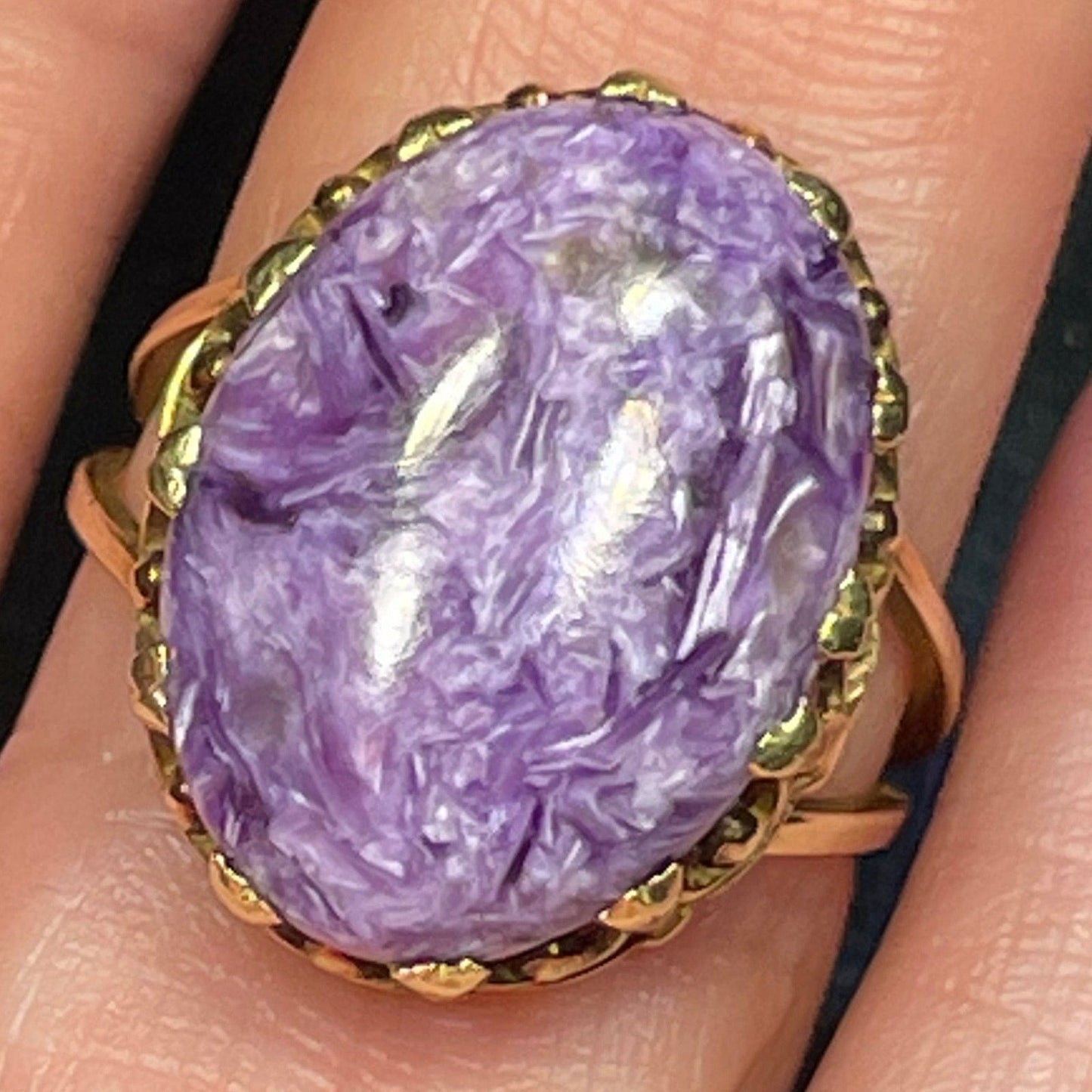 14k Yellow Gold Charoite Ring. Lavender Purple. 3/4"