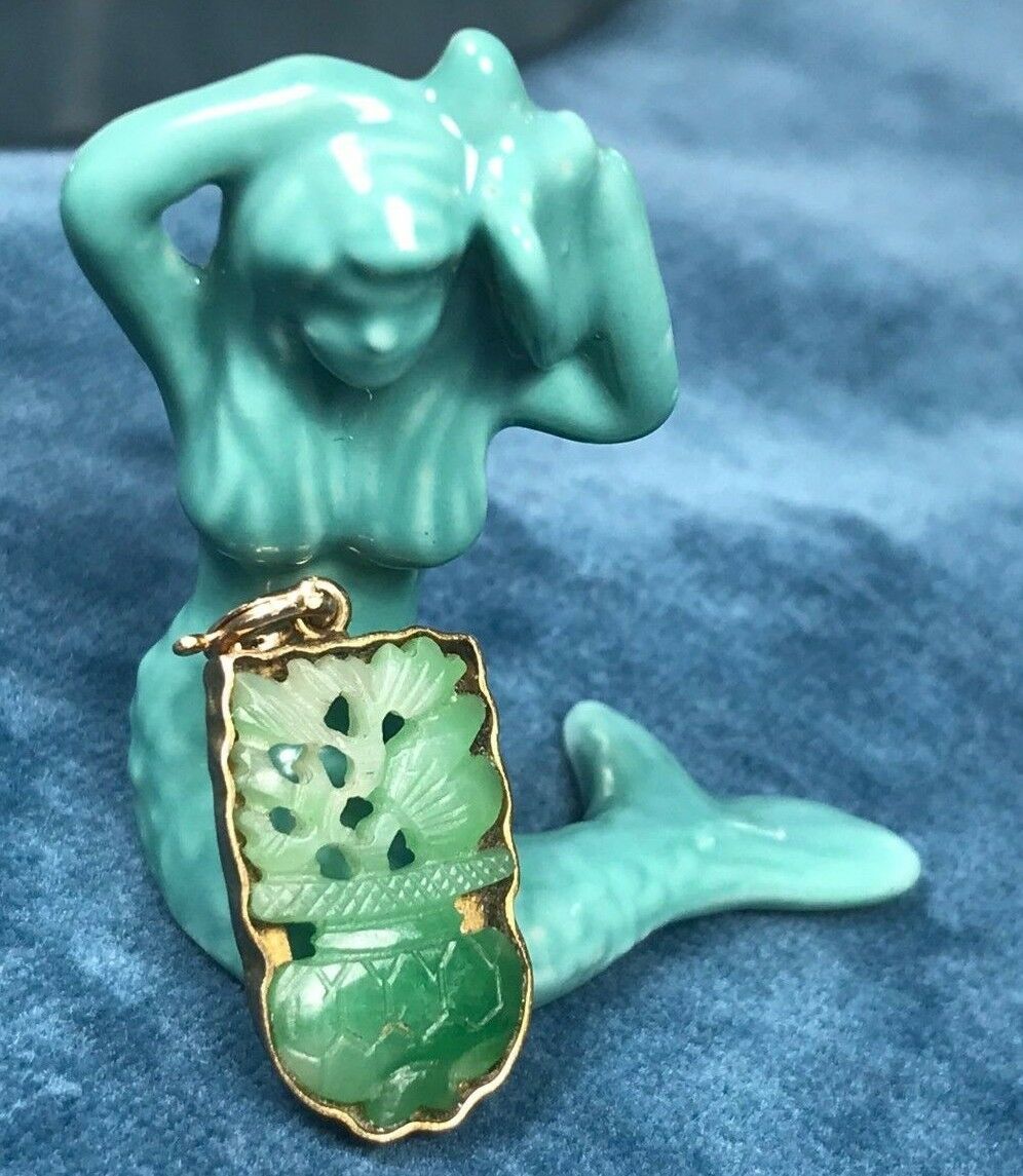 14k Yellow Gold Pendant w Carved Jade. Antique Chinese Vase. Reversible.