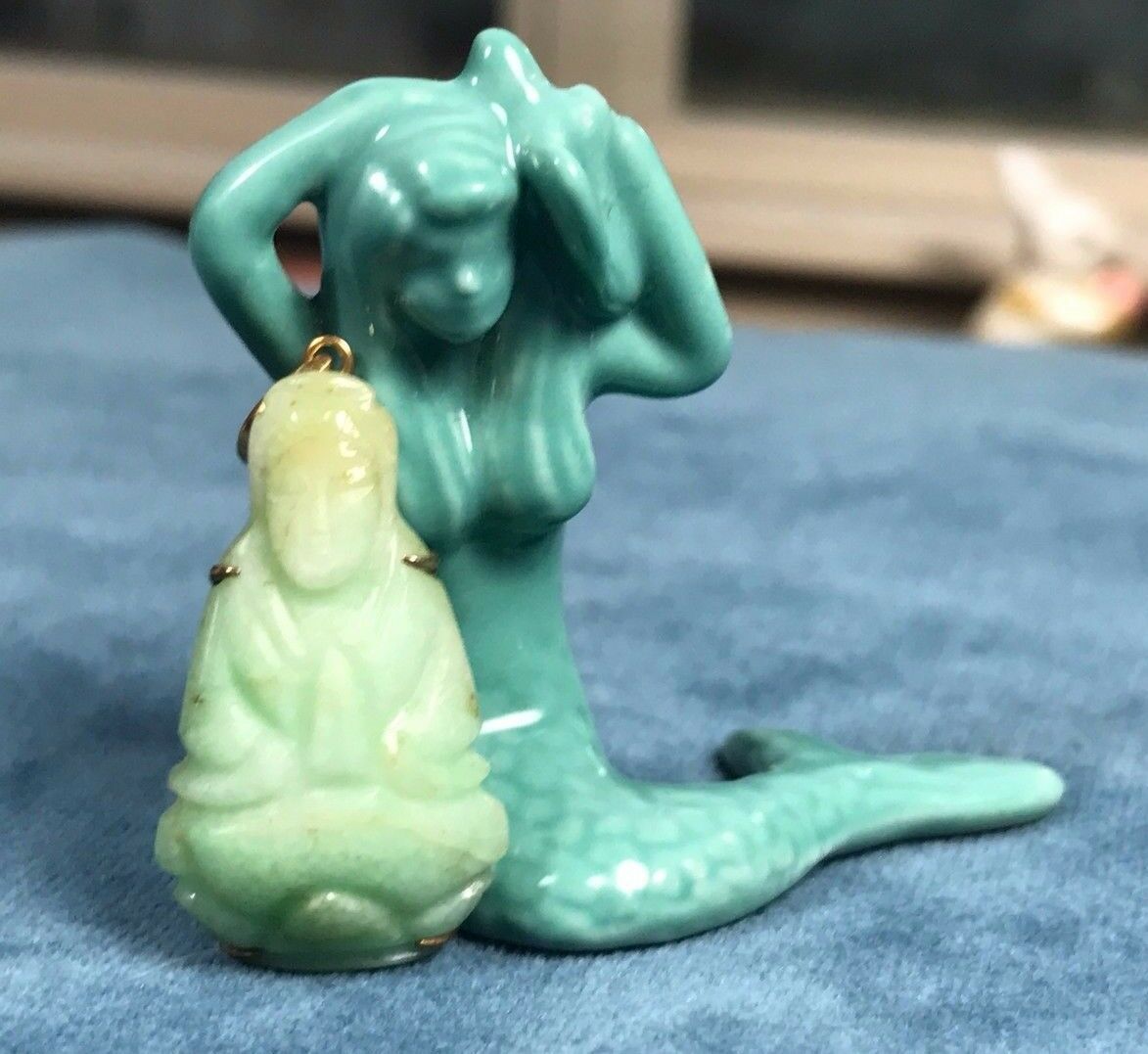 14k Yellow Gold & Quan Yin Jade Buddha Pendant. Lotus Blossom.-K7L9