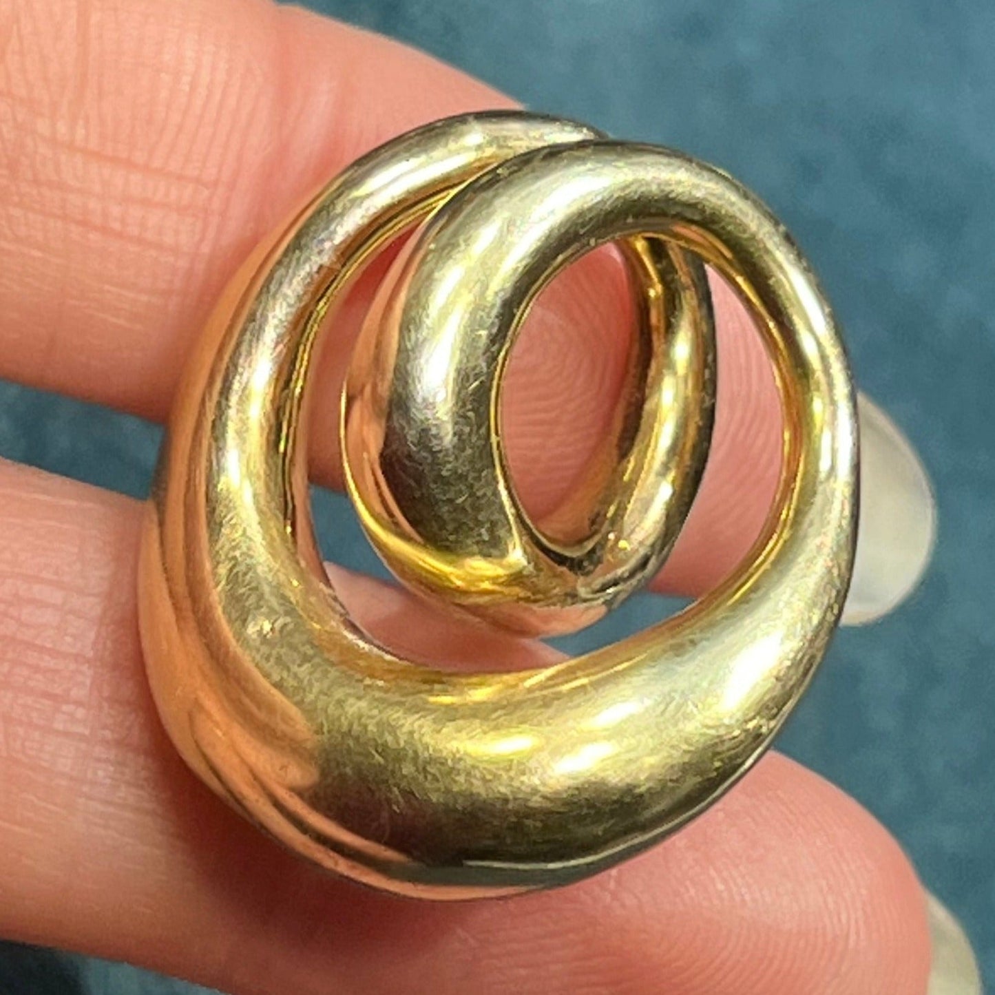 14k Yellow Gold Sculptural 3-D Circle Knot Pendant. 1.2"