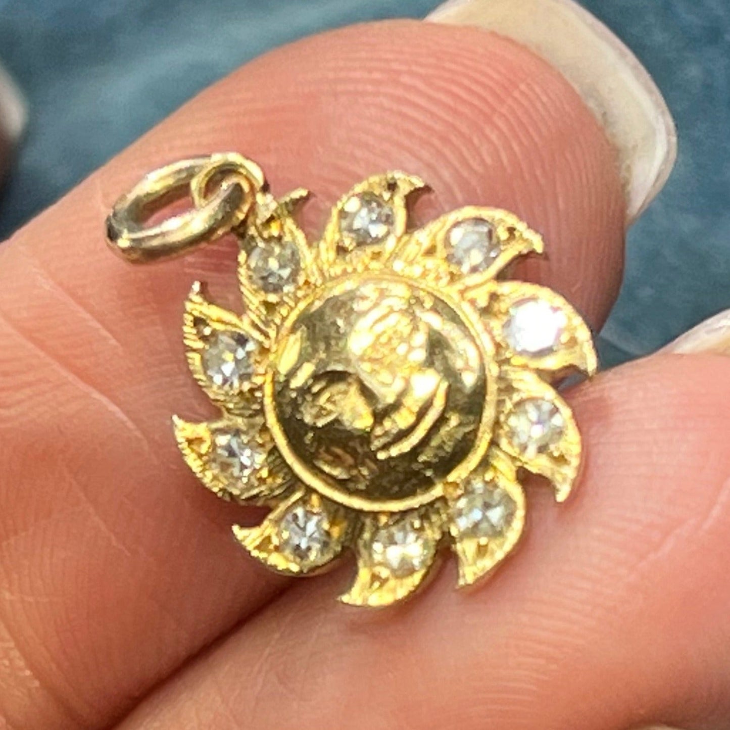 14k Yellow Gold Sunburst Sun Face Pendant w Diamond Rays