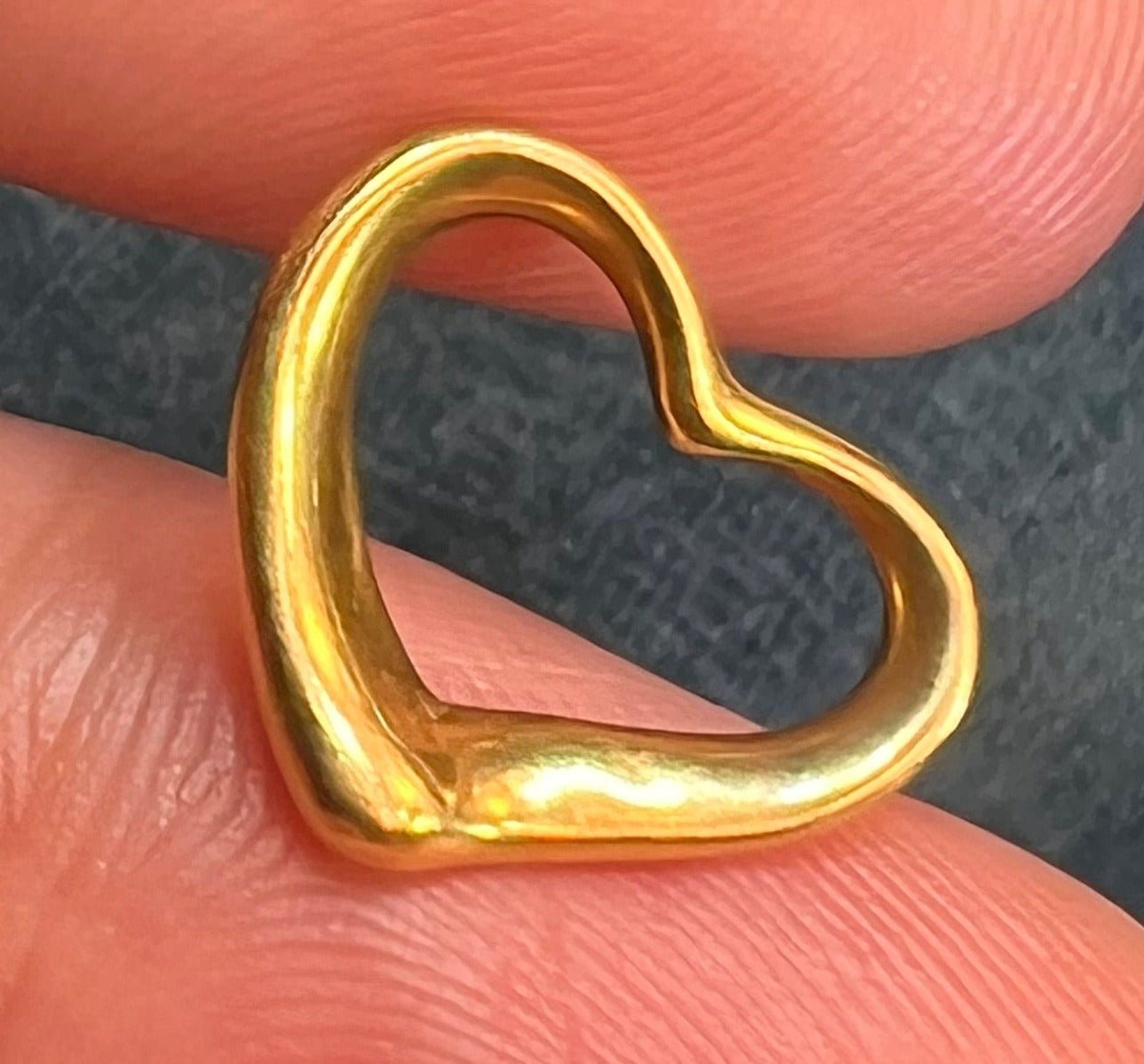 18k Yellow Gold Classic Designer Open Heart Pendant. Small