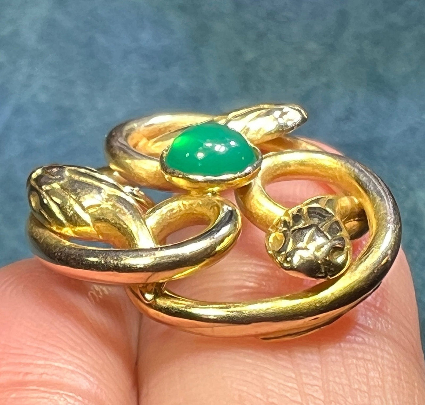 18k Yellow Gold Antique 3 Snake Knot Chrysoprase Pendant