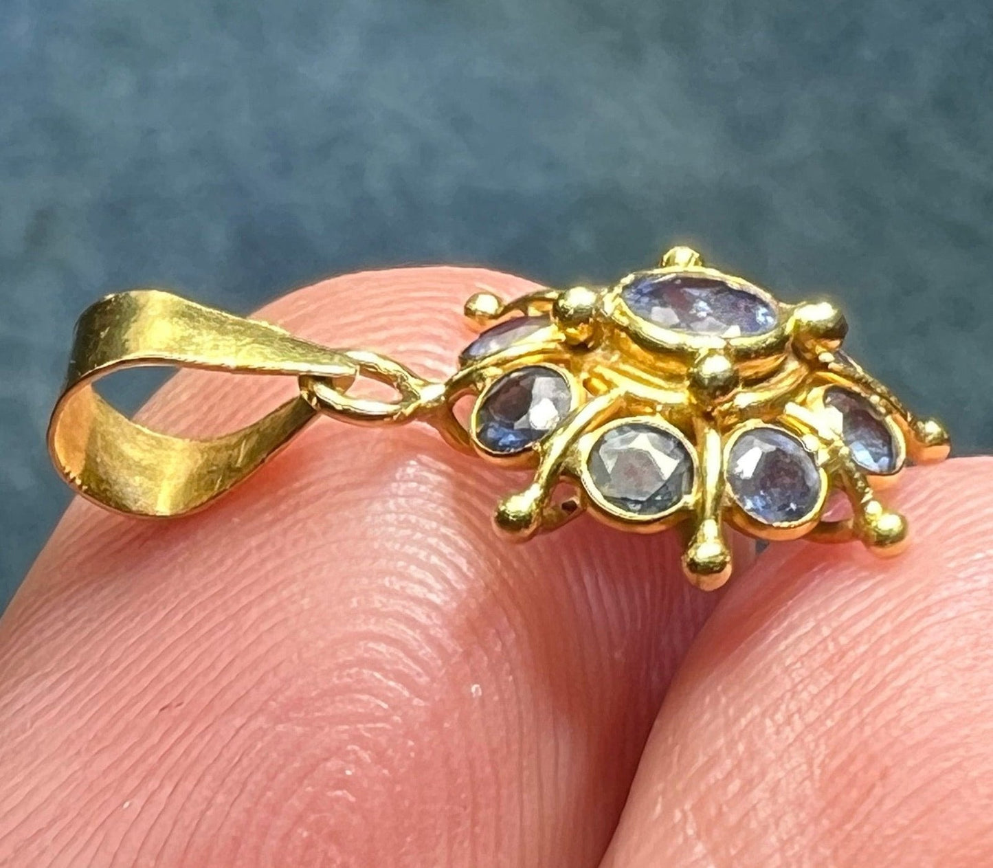 18k Yellow Gold Ceylon Blue Sapphire Sun-Burst Pendant. Tiny!