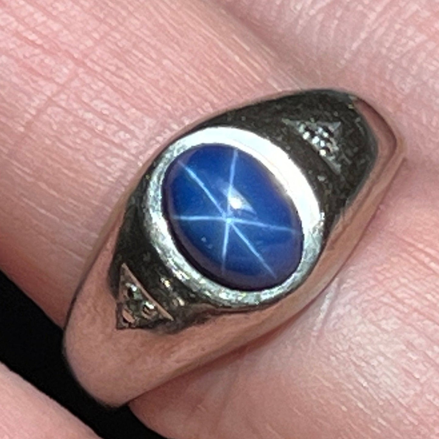 9k - 10k White Gold Lindy Royal Blue Star Sapphire Signet Ring