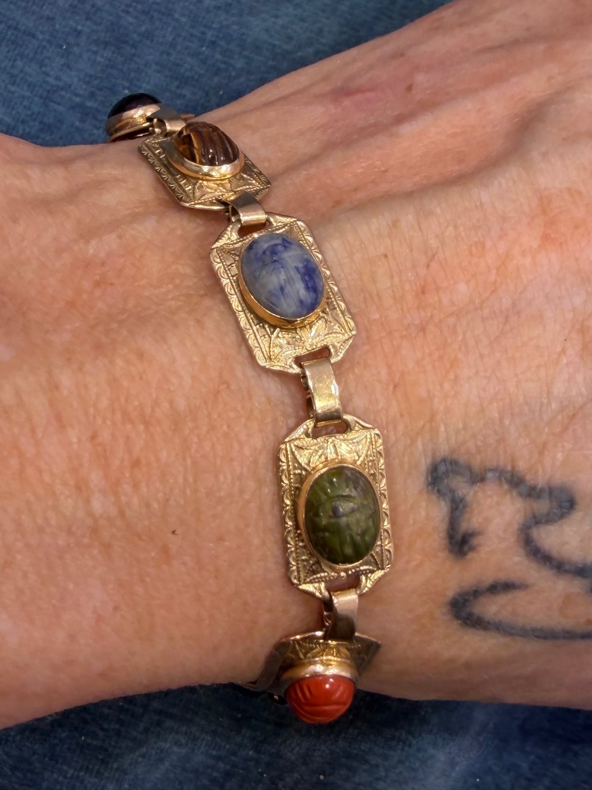 10k Carved SCARAB Multi-Gem Bracelet. Engraved Gold Panels. 10g