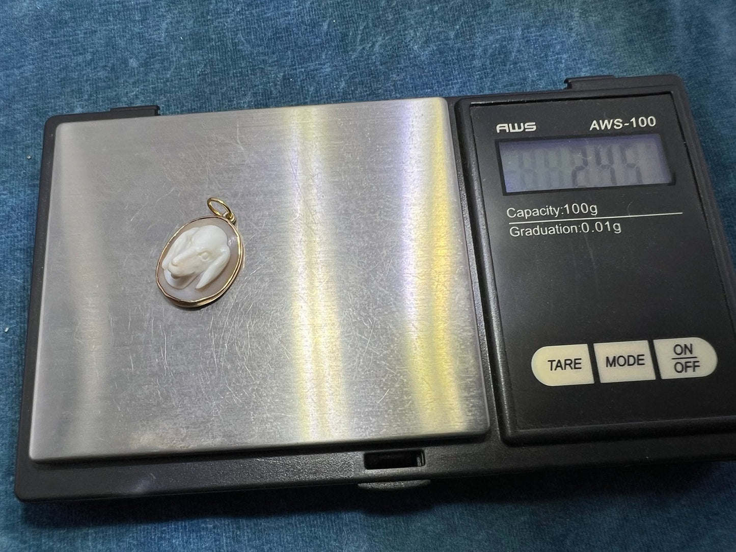 10k Gold 3-D Hound Dog Beagle Carved Cameo Pendant. Rare