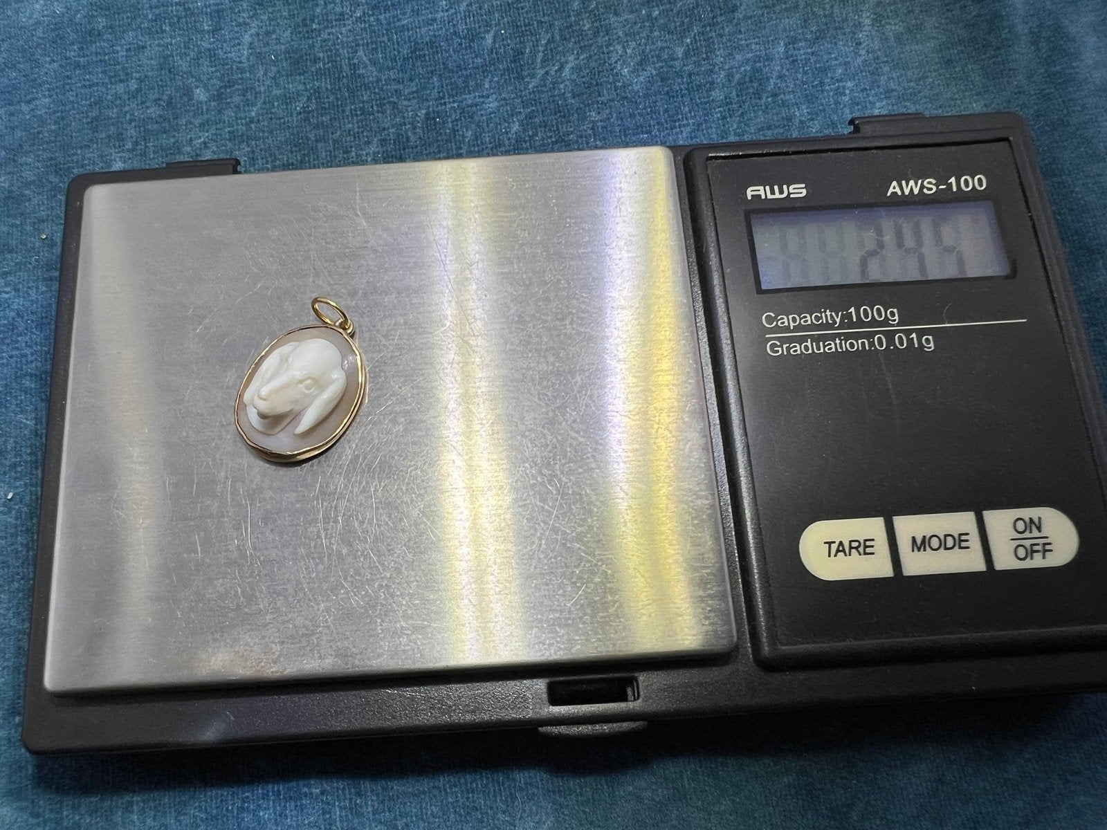 10k Gold 3-D Hound Dog Beagle Carved Cameo Pendant. Rare