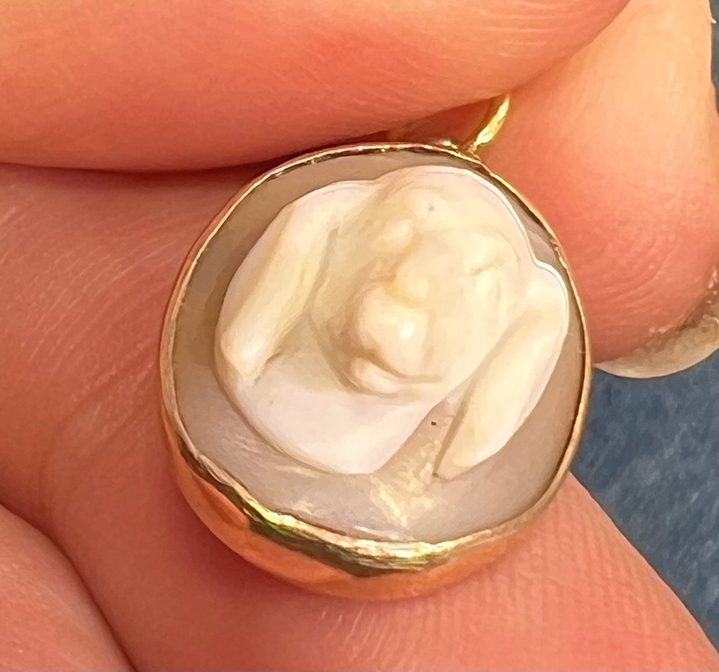10k Gold 3-D Hound Dog Beagle Carved Cameo Pendant. Rare