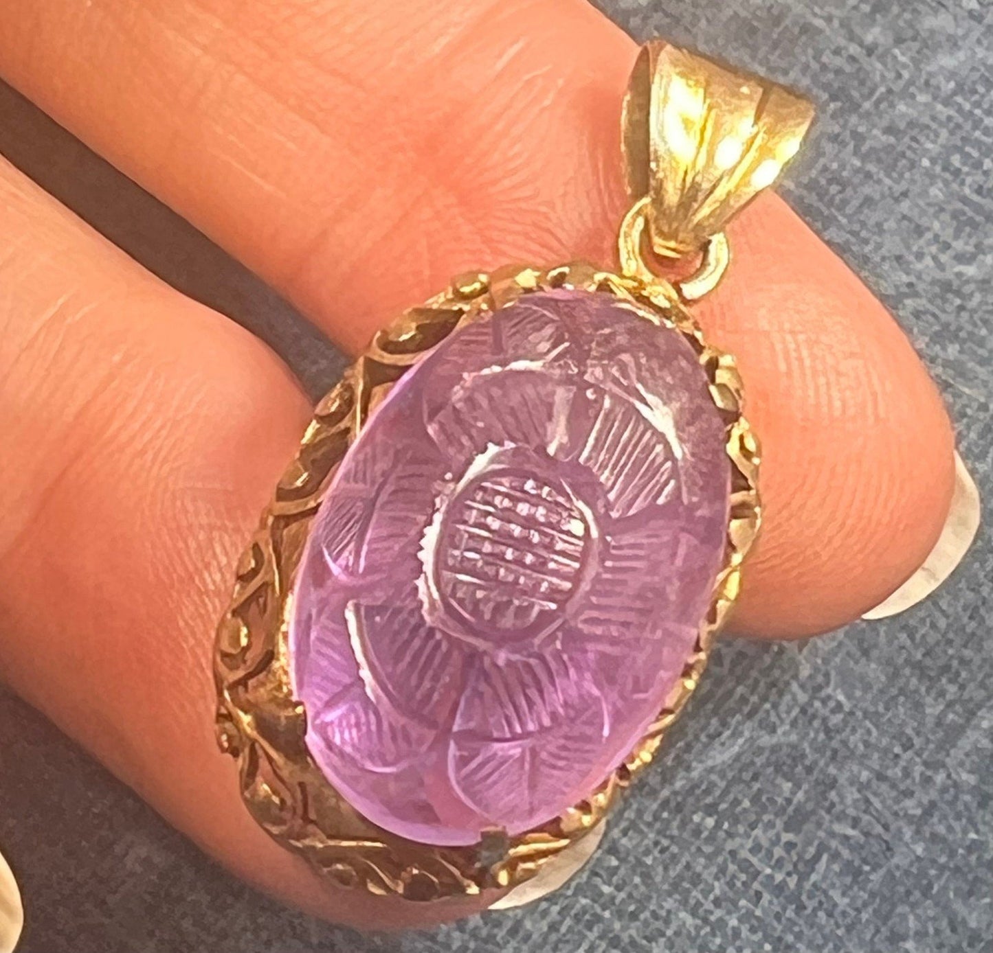 10k Gold Amethyst Cabochon Carved Flower Pendant. 1.3" 8g *Video*