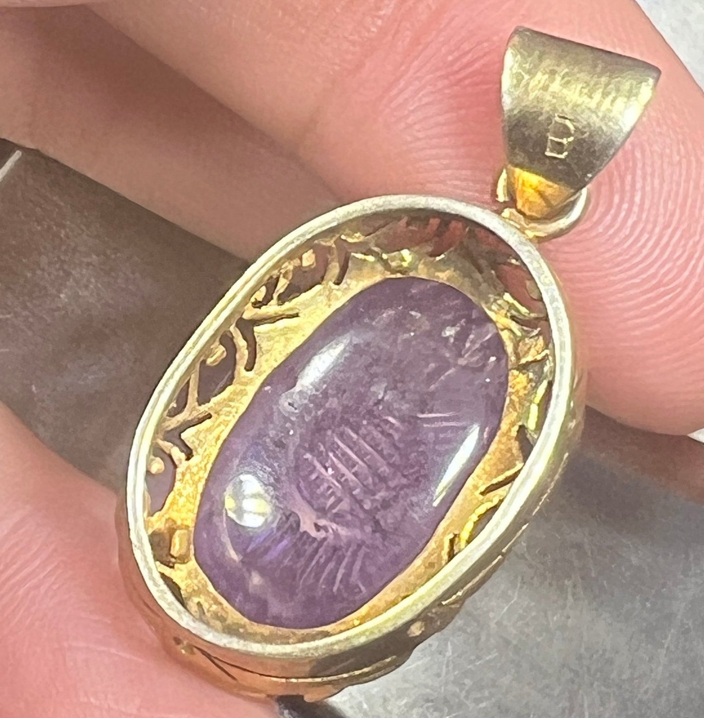 10k Gold Amethyst Cabochon Carved Flower Pendant. 1.3" 8g *Video*