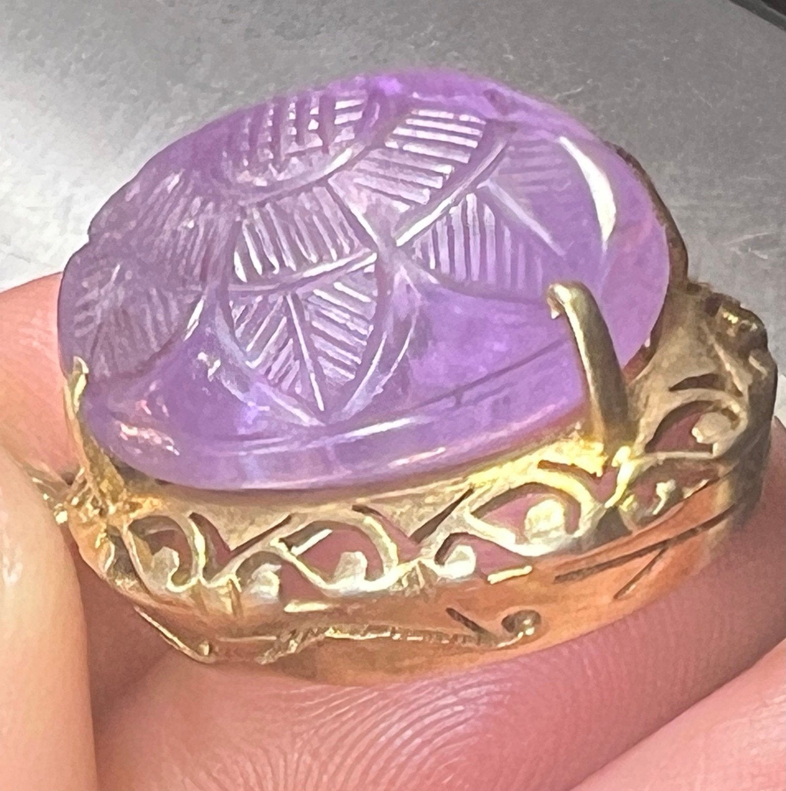 10k Gold Amethyst Cabochon Carved Flower Pendant. 1.3" 8g *Video*